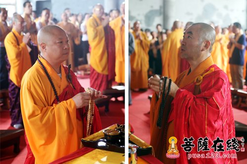 摄影-上海洪福寺举行药师宝塔塔刹安座暨藏经楼结构封顶法会