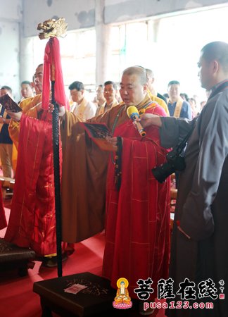 摄影-上海洪福寺举行药师宝塔塔刹安座暨藏经楼结构封顶法会