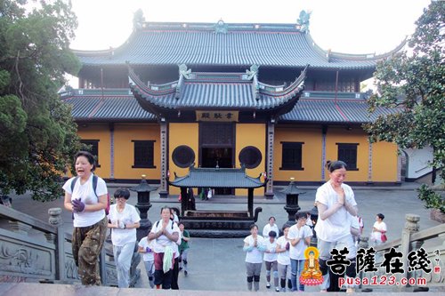 宁波-痛并快乐着：宁波天童禅寺居士学佛班自发组织拜山