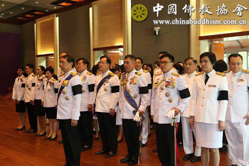 中佛协常藏副秘书长赴泰国驻华使馆悼念普密蓬·阿杜德陛下 中佛协常藏副秘书长赴泰国驻华使馆悼念普密蓬·阿杜德陛下