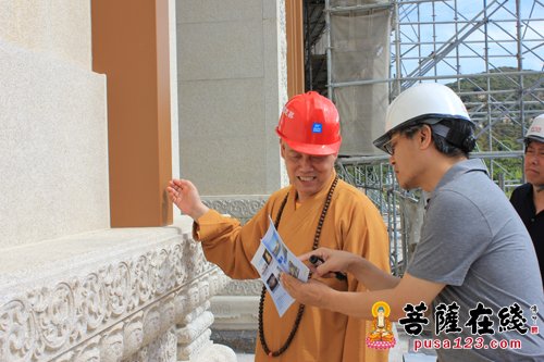 观音-观音法界工程现场指挥部组织观音圣坛外立面幕墙样板段看样工作
