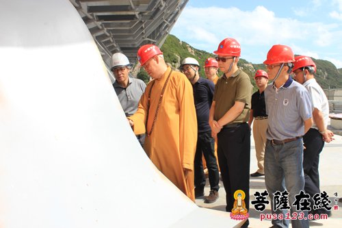 观音-观音法界工程现场指挥部组织观音圣坛外立面幕墙样板段看样工作
