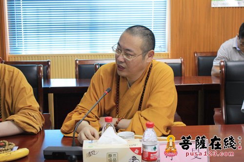 观音-观音法界工程现场指挥部组织观音圣坛外立面幕墙样板段看样工作