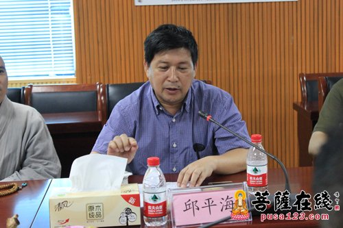观音-观音法界工程现场指挥部组织观音圣坛外立面幕墙样板段看样工作