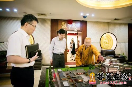 大雄宝殿-大雄宝殿“行走中”上海市人大侨民宗委领导赴上海玉佛寺调研