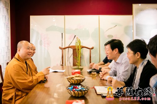 大雄宝殿-大雄宝殿“行走中”上海市人大侨民宗委领导赴上海玉佛寺调研