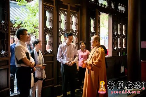 大雄宝殿-大雄宝殿“行走中”上海市人大侨民宗委领导赴上海玉佛寺调研