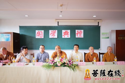 佛教-“爱国爱教 知恩报恩”上海佛学院举行2017新僧开学典礼