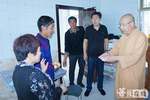 佛教-葫芦岛市佛教协会慰问遭受火灾村民