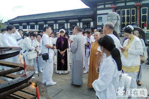 峨眉山-泰国丽善郡主一行赴四川峨眉山参访礼佛