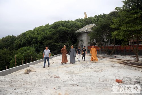 普陀山-普陀山佛教协会全面部署今年台风“泰利”防台工作