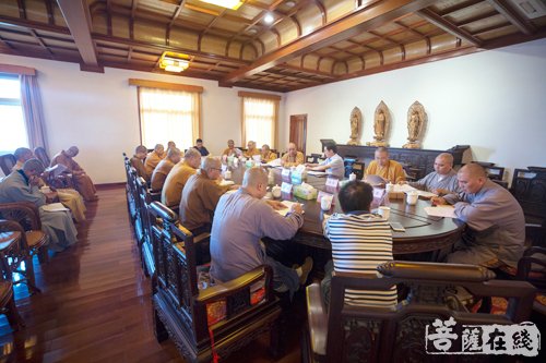 佛教-普陀山佛教协会组织常务理事学习新修订《宗教事务条例》