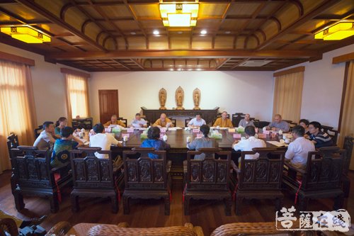 佛教-普陀山佛教协会召开2017年度慈善工作座谈会