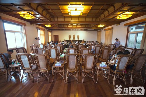 佛教-普陀山佛教协会召开2017年度慈善工作座谈会