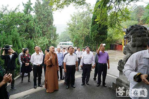 全国政协-全国政协民族主任朱维群一行视察徐州兴化寺