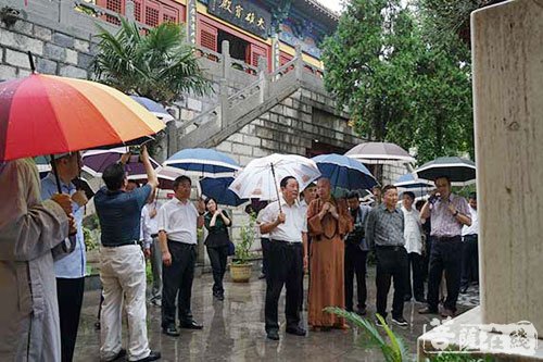 全国政协-全国政协民族主任朱维群一行视察徐州兴化寺