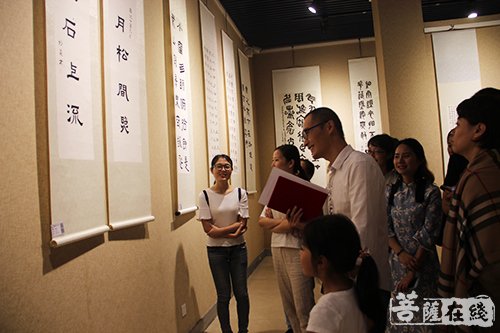 文殊院-广结善缘 文殊院青年佛学会举行“翰墨禅心”书画义卖展