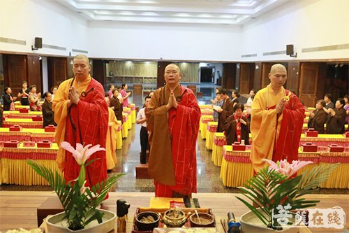 佛教-厦门鸿山寺举行丁酉年万佛法会熏坛仪式