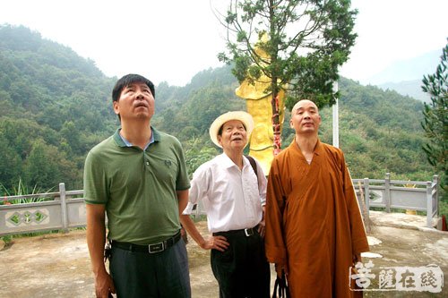 罗田-湖北省罗田县民宗局局长一行开展节前寺院安全检查工作