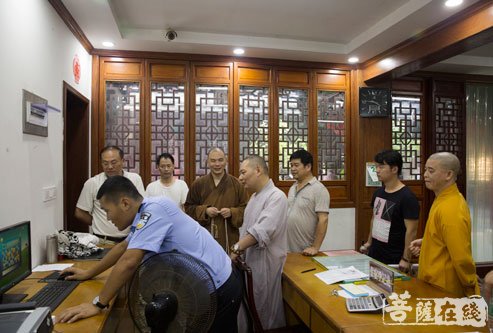 普陀山-普陀山佛教协会联合多部门检查全山寺院安全保障工作