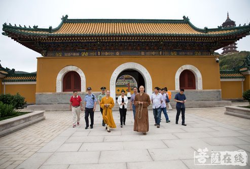 普陀山-普陀山佛教协会联合多部门检查全山寺院安全保障工作