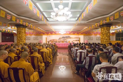 普陀山-普陀山普济禅寺召开全体僧众、职工大会部署安全工作