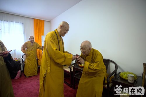 佛教-道慈大和尚一行赴佛教颐养堂和普陀山敬老院进行中秋节慰问