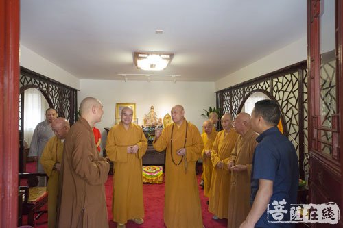 佛教-道慈大和尚一行赴佛教颐养堂和普陀山敬老院进行中秋节慰问
