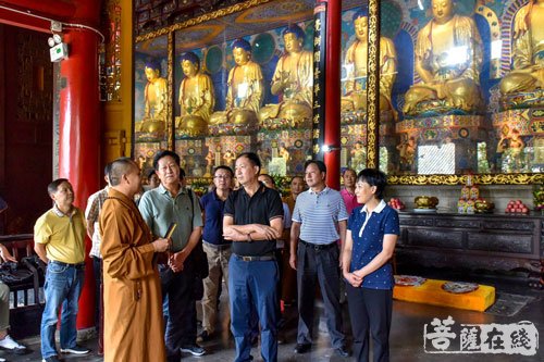 峨眉山-四川省人大民宗委调研组赴峨眉山报国寺、大佛禅院调研