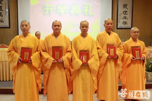 佛教-四川尼众佛学院举行2017年秋季开学典礼 院长鼓励学僧利人利己勤修三学