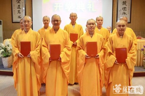 佛教-四川尼众佛学院举行2017年秋季开学典礼 院长鼓励学僧利人利己勤修三学