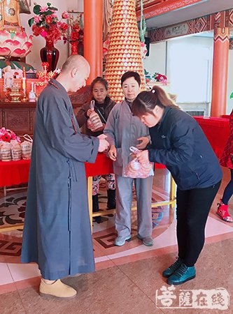 佛教-齐齐哈尔妙法禅院举行“仲是有情”扶贫助残活动