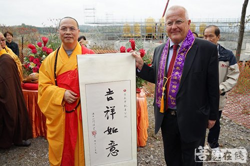 五台山-加拿大五台山大殿起吊开工 打造多功能文化园区