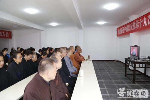 鸠摩罗什-三论宗祖庭·鸠摩罗什寺组织僧众观看学习十九大
