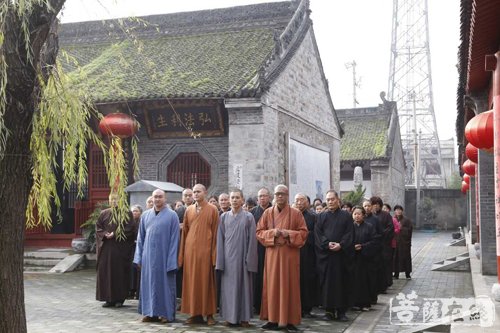 鸠摩罗什-三论宗祖庭·鸠摩罗什寺组织僧众观看学习十九大