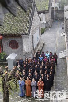鸠摩罗什-三论宗祖庭·鸠摩罗什寺组织僧众观看学习十九大