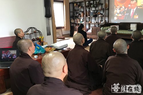 习近平-上海宝山区各寺院组织收看“十九大”开幕会