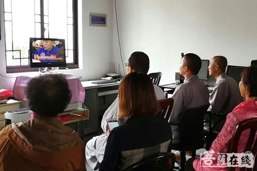 习近平-上海宝山区各寺院组织收看“十九大”开幕会
