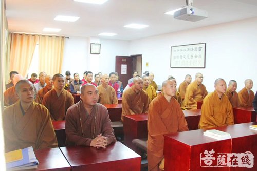 江苏太仓-太仓同觉寺组织僧众观看十九大开幕会