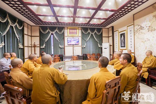 法华寺-湖州法华寺组织全体僧众观看十九大开幕式