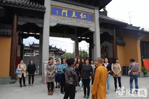 宁国-上海徐汇区妇联主席一行赴宁国禅寺参观