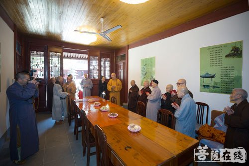 佛教-道慈大和尚一行赴佛教颐养堂和普陀山敬老院进行重阳节慰问