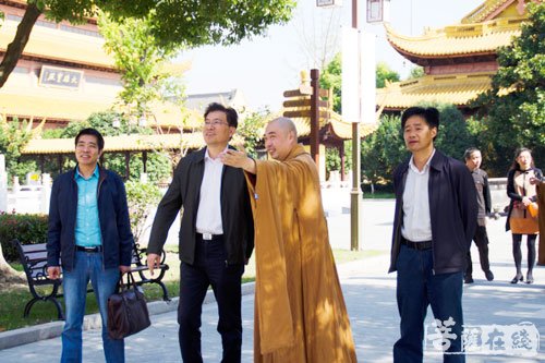 佛教-太仓市政协副主席王国其一行赴太仓同觉寺调研
