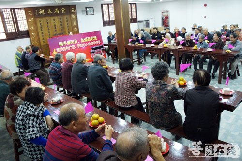 佛教-弘扬中华传统美德 上海沉香阁举行重阳节敬老活动