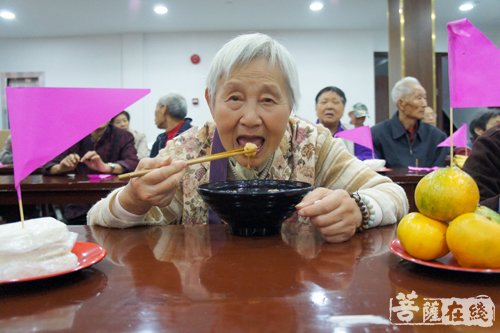 佛教-弘扬中华传统美德 上海沉香阁举行重阳节敬老活动