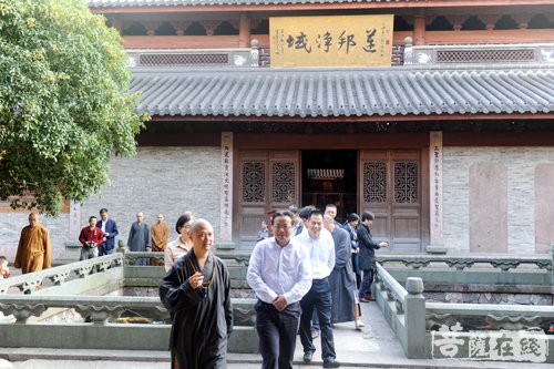 卞吉安-宁波市副市长卞吉安参访七塔禅寺 可祥法师陪同