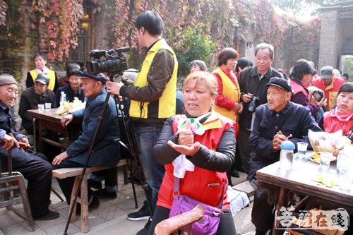 佛教-九九重阳节 金风飘菊蕊 邢台龙华禅寺慈善慰问活动