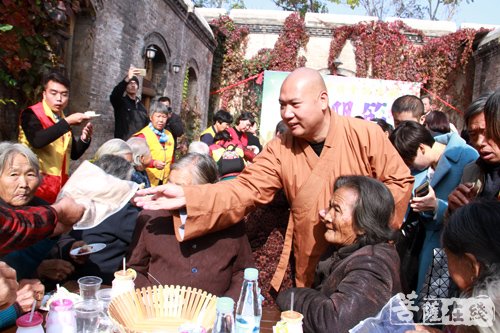 佛教-九九重阳节 金风飘菊蕊 邢台龙华禅寺慈善慰问活动