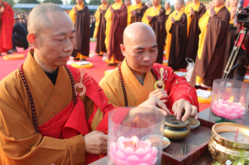 果卓法师,意彻法师拈香