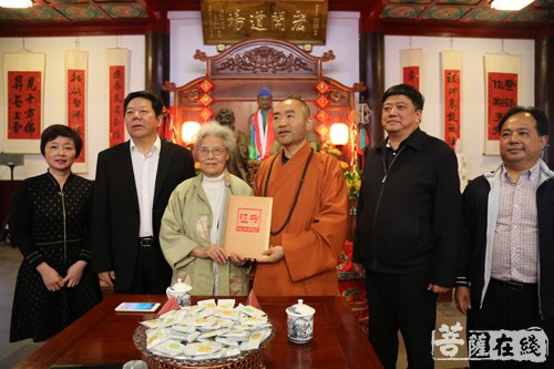李明瑞-李明瑞居士珍藏古佛、法器捐赠仪式在宁国禅寺举行